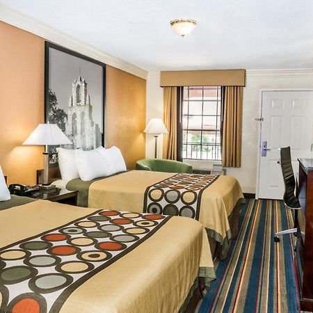 Express Inn Katy Bagian luar foto