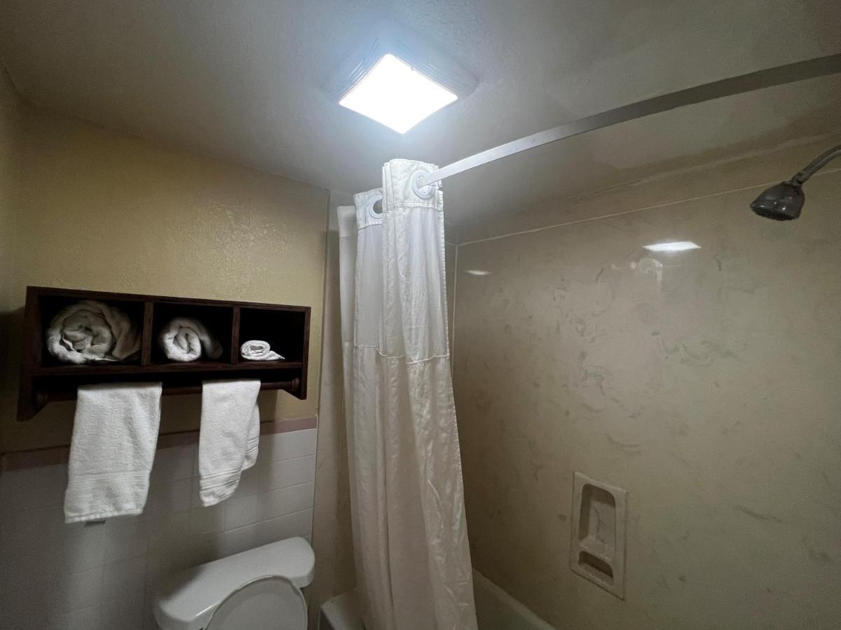 Express Inn Katy Bagian luar foto