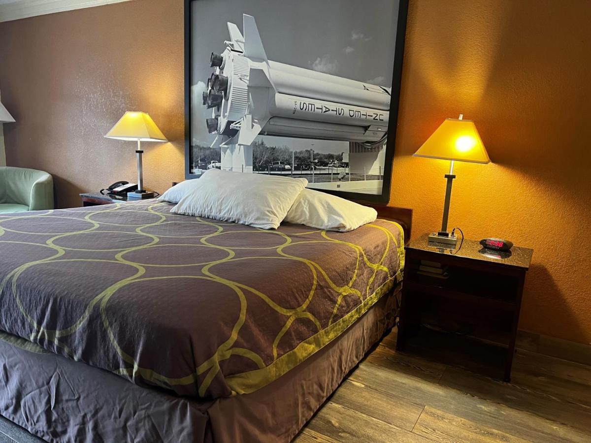 Express Inn Katy Bagian luar foto
