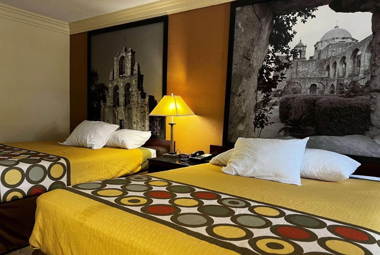 Express Inn Katy Bagian luar foto