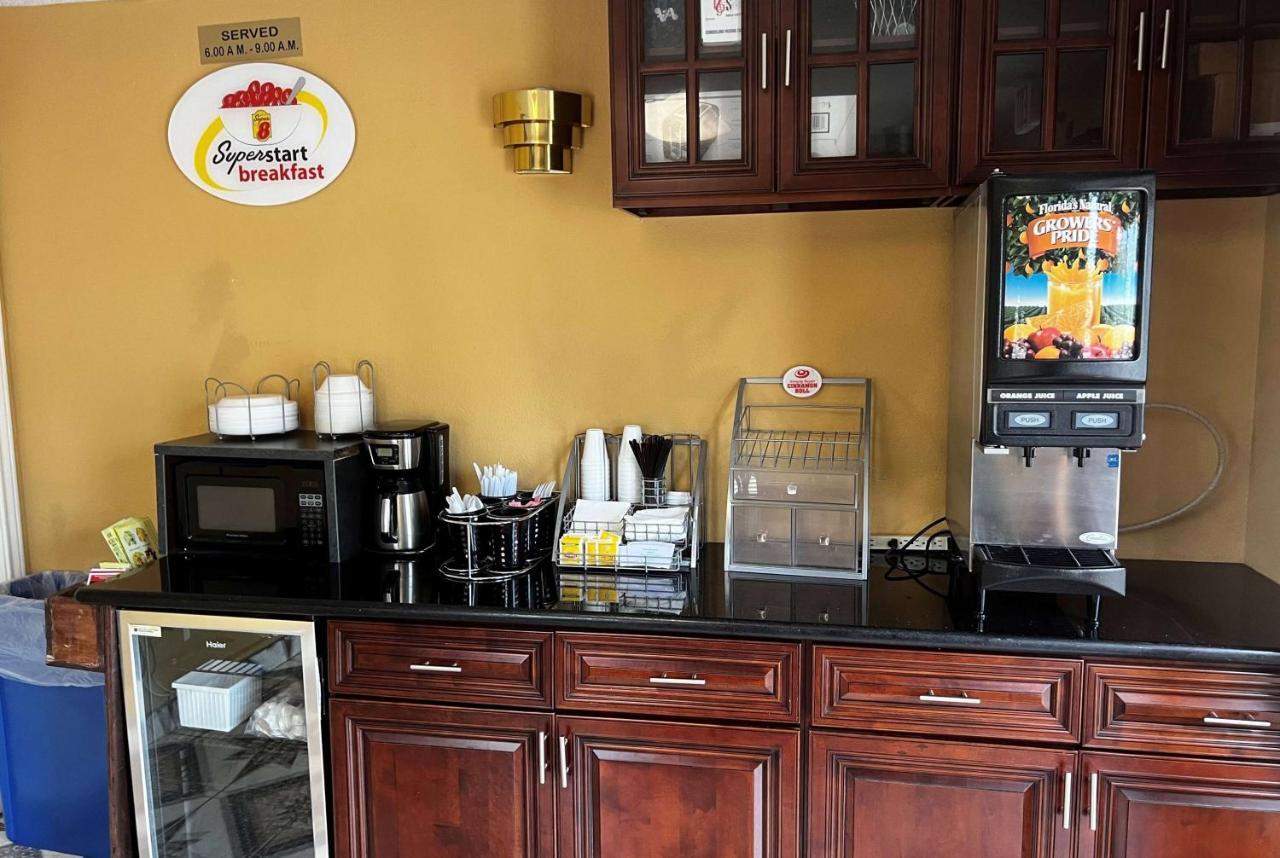 Express Inn Katy Bagian luar foto