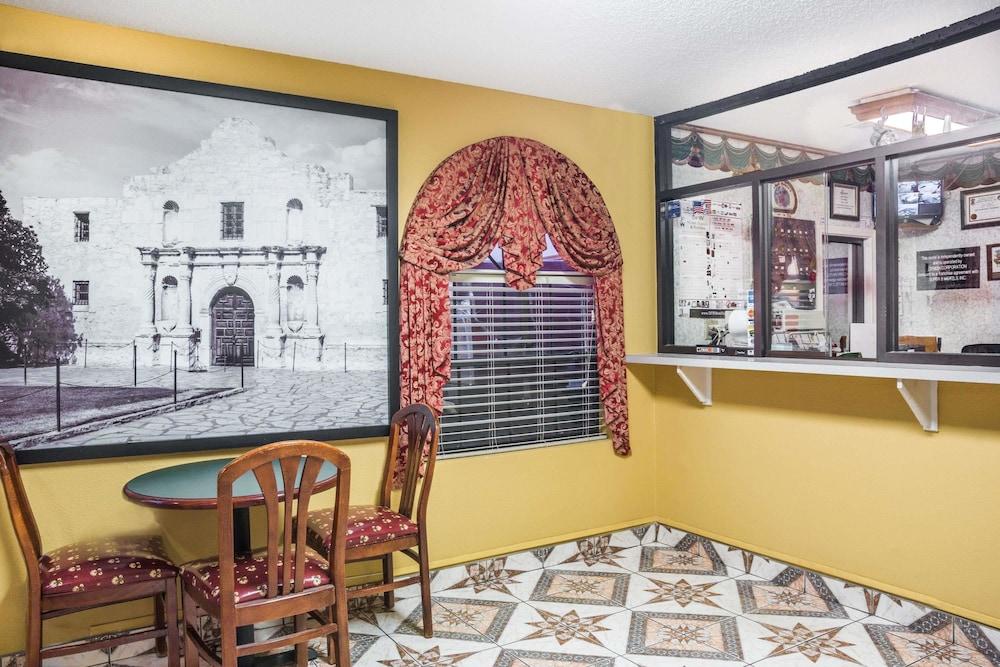 Express Inn Katy Bagian luar foto