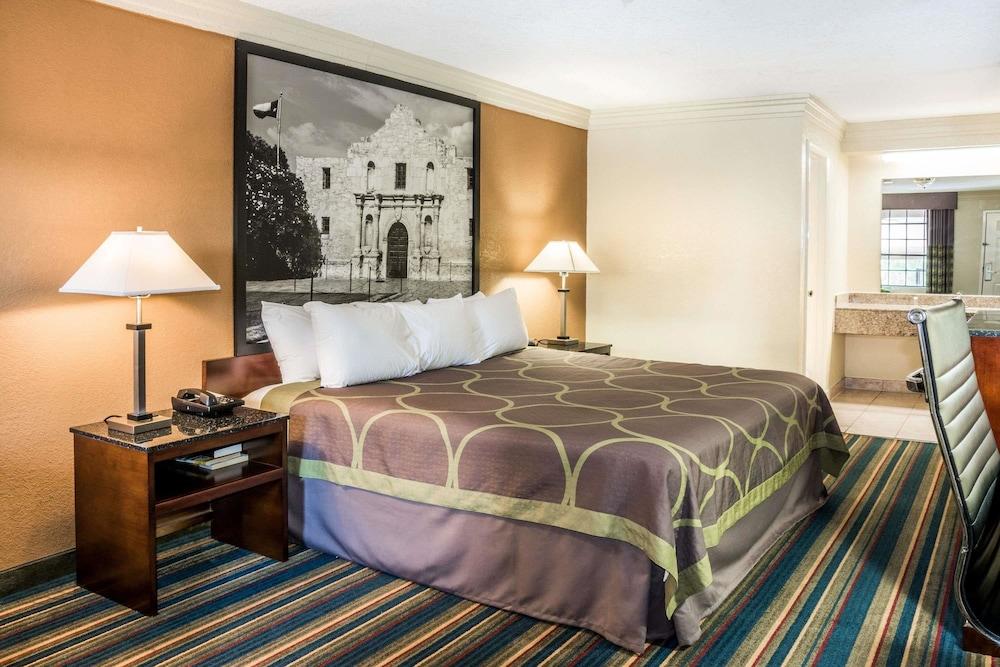 Express Inn Katy Bagian luar foto